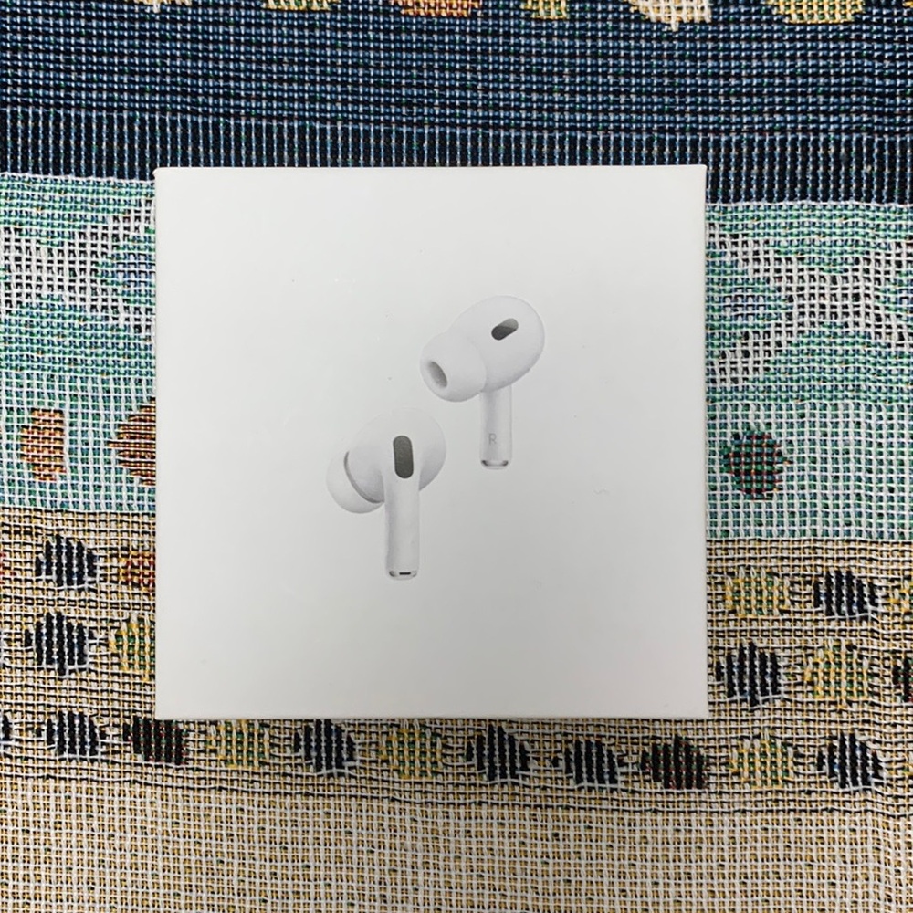 🍺Apple AirPods Pro Generation with MagSafe Wireless Charging Case - White